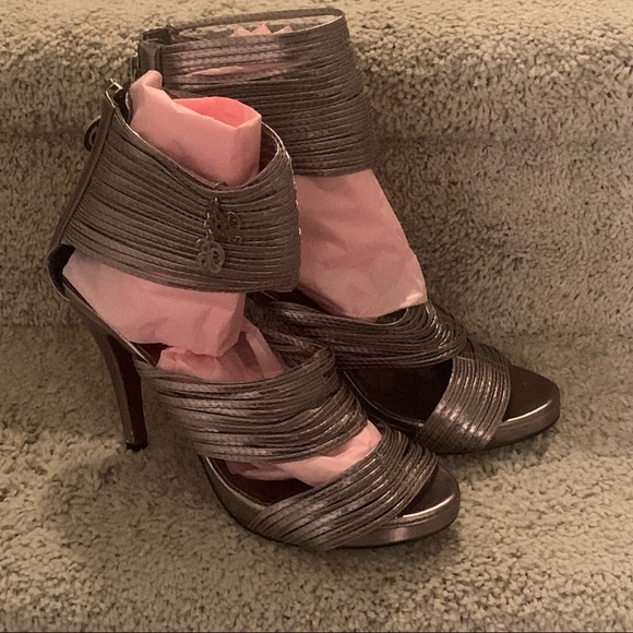 Apple Bottoms Pewter metallic stilettos size 7 - Picture 2 of 10